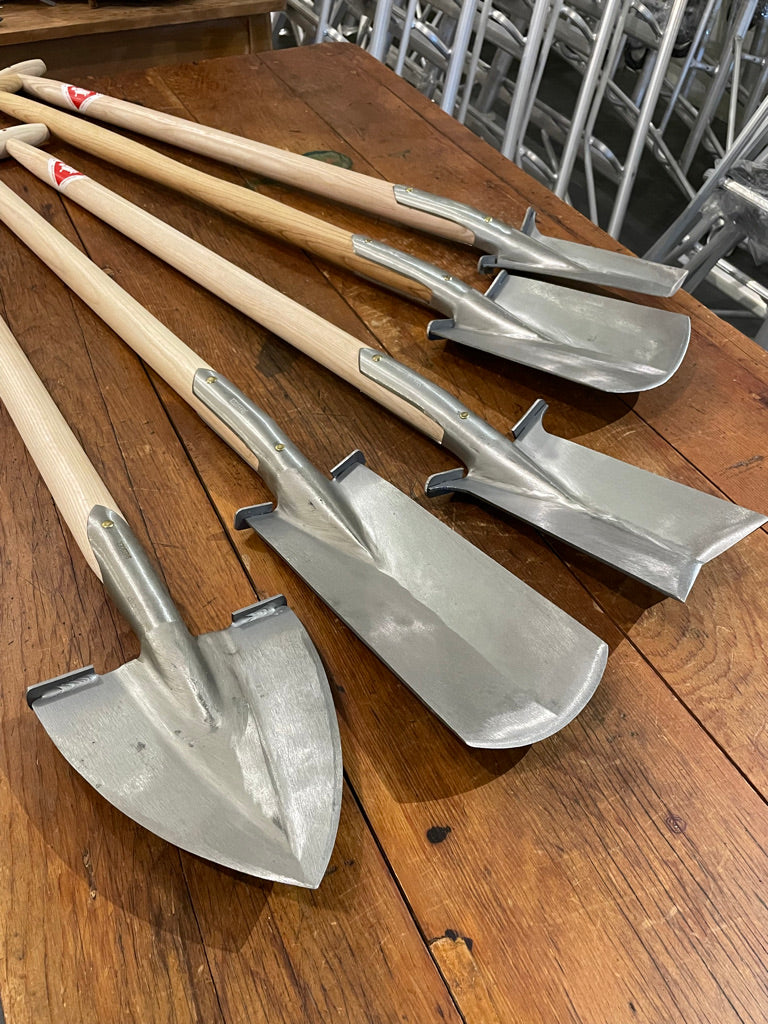 Sneeboer Spade & Shovels Display