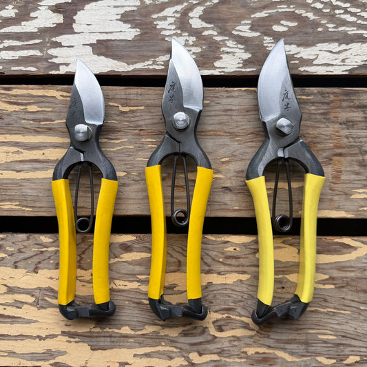 Niwaki GR Pro Secateurs, Small, Medium and Lefties