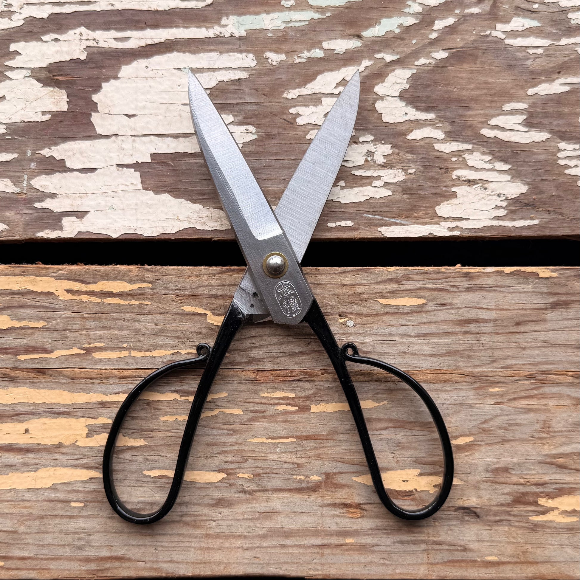 Hontane Desk Scissors in open position