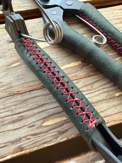 Close-up of Kuroco snips leather handle