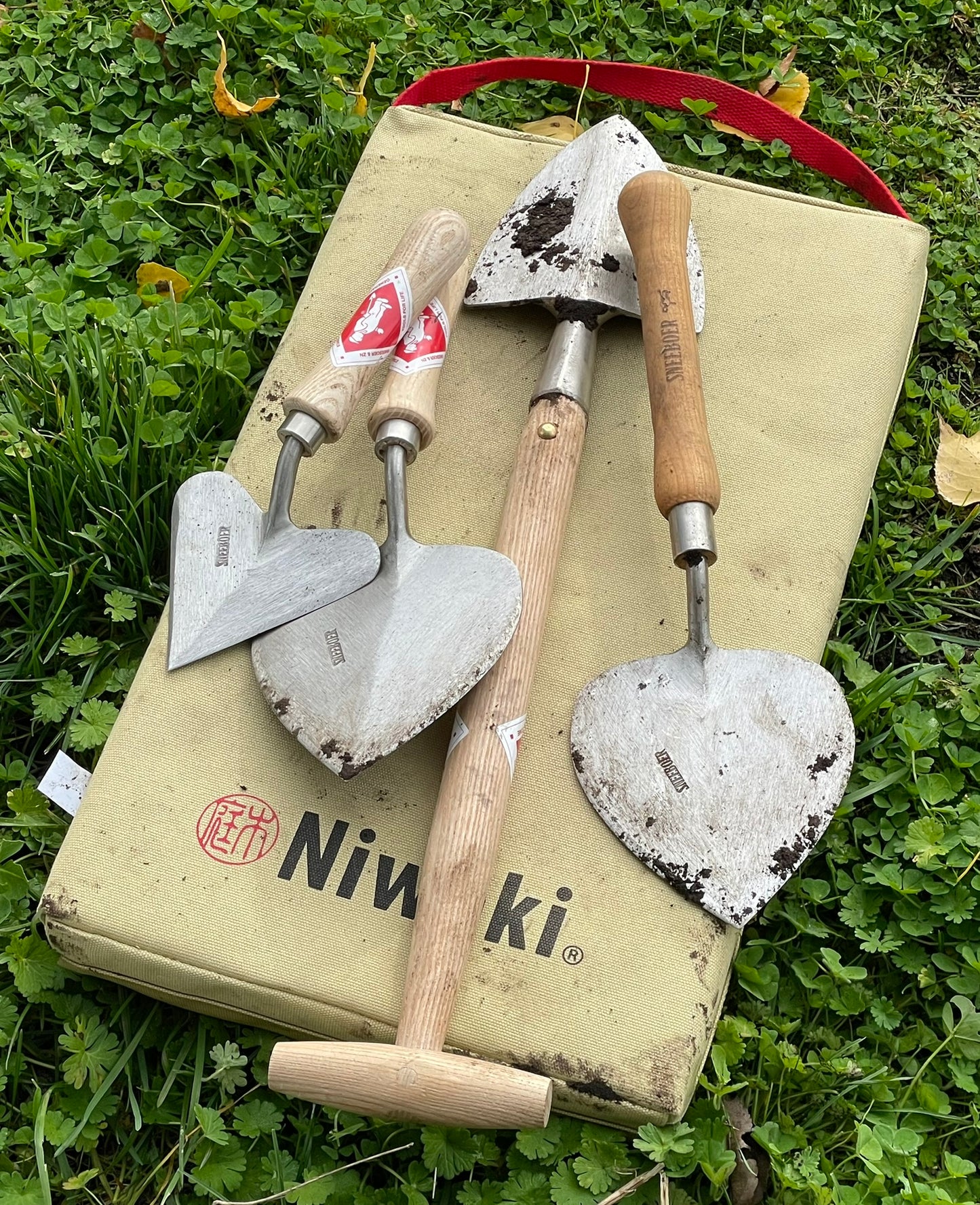 Niwaki Kneeler in Garden