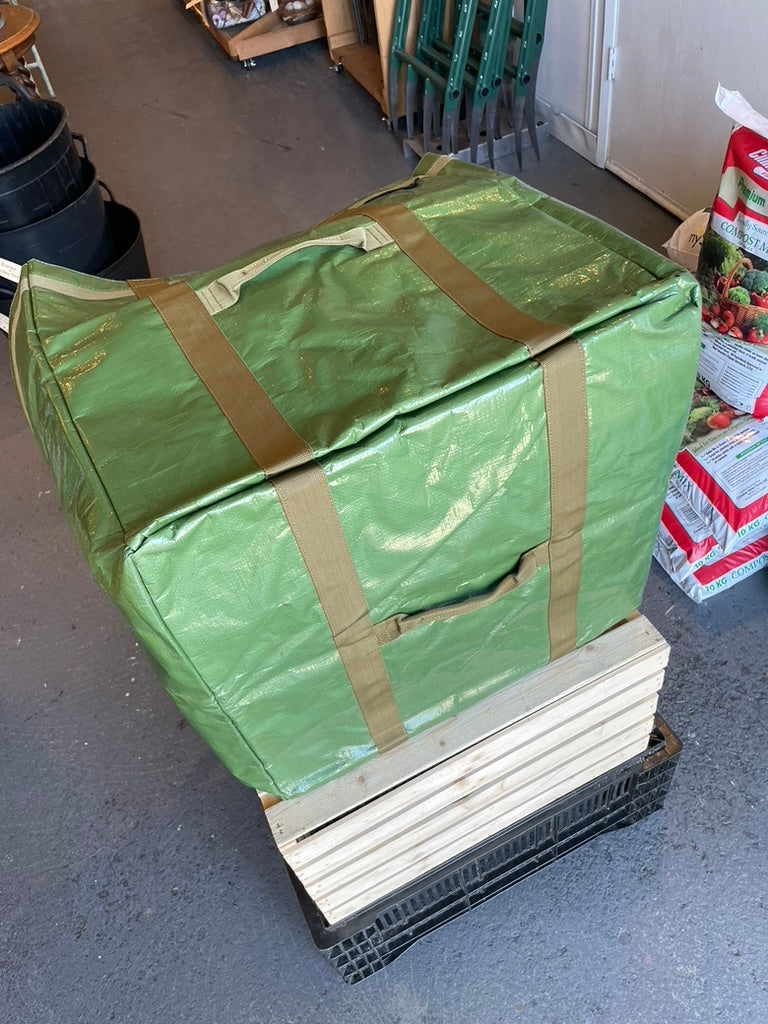 Side view of Niwaki Leaf Bag