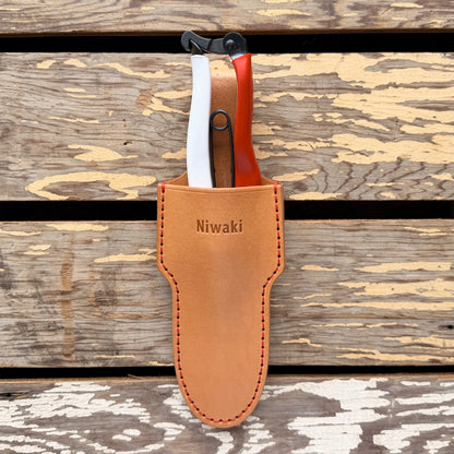 Niwaki Single Holster holding a pair of Okatsune Secateurs