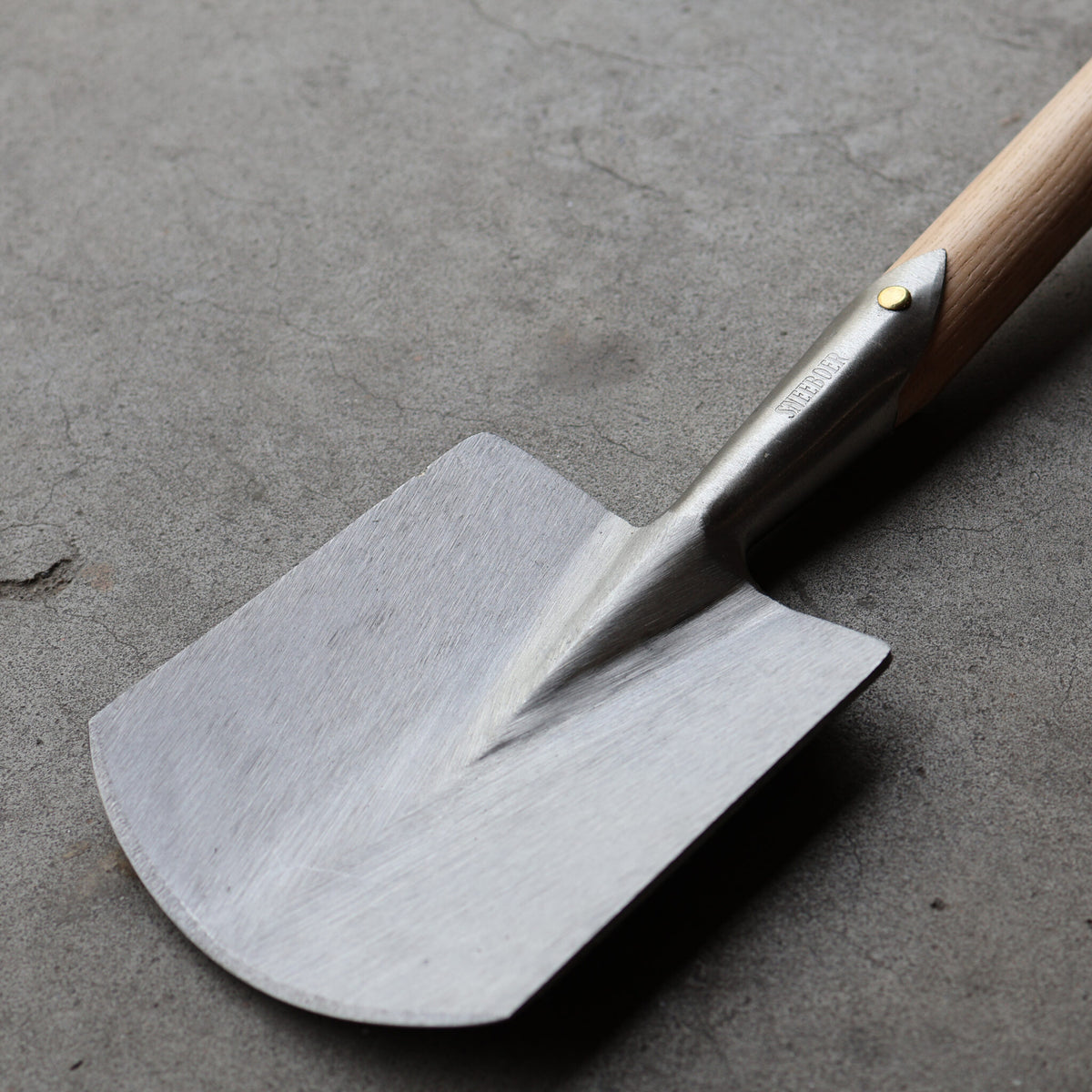 Sneeboer Piet Oudolf Handspade, close-up of Steel head