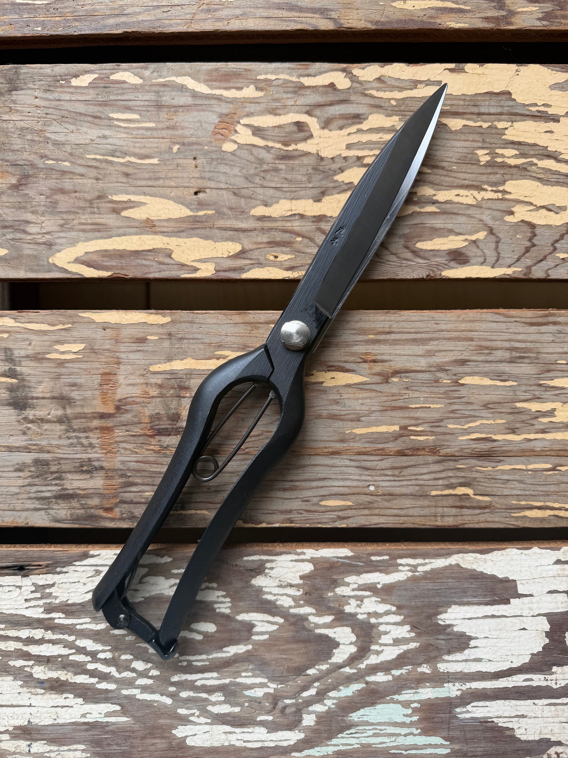 Niwaki Sentei Topiary Clippers displayed on wooden background
