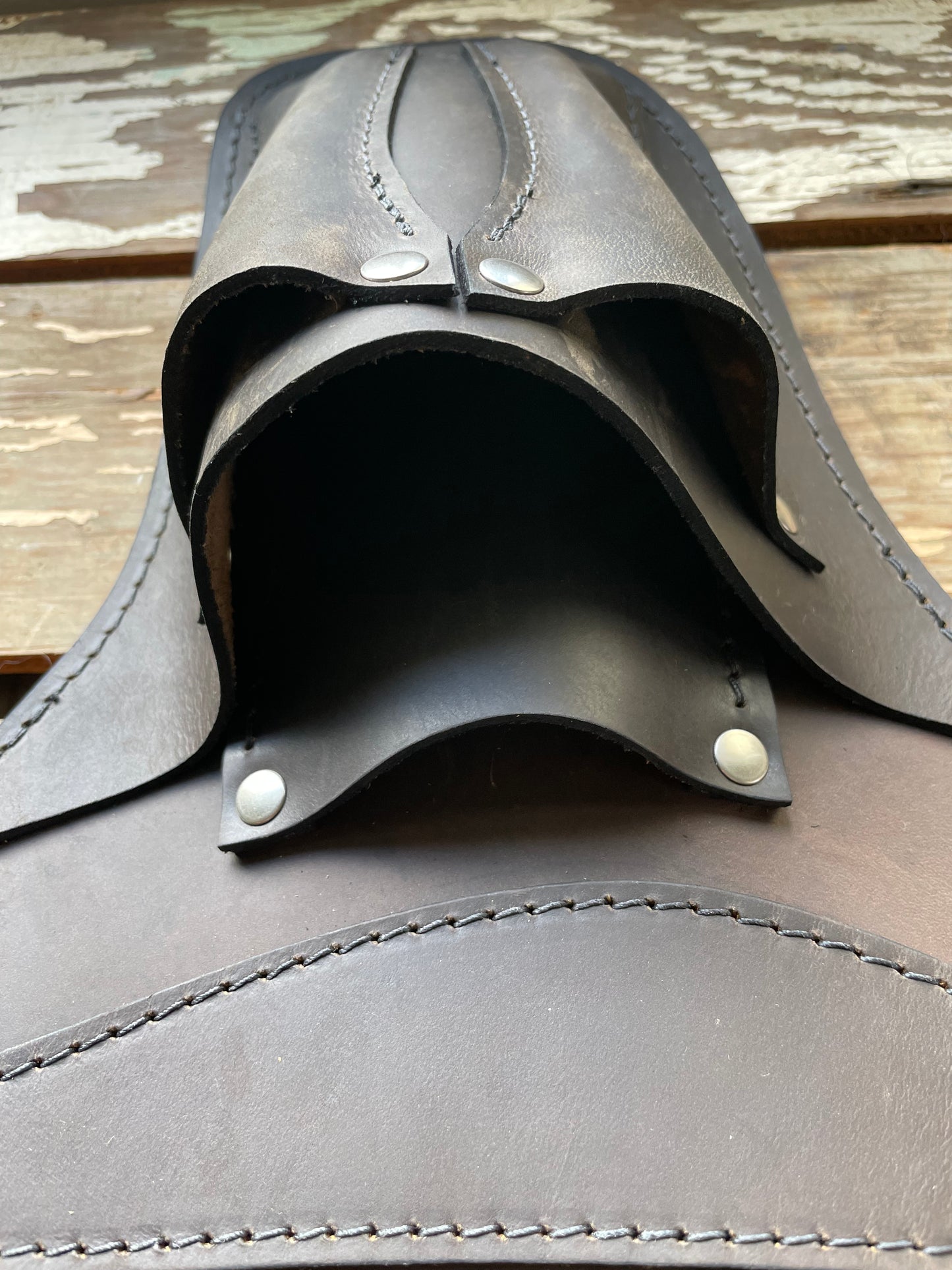 Deluxe Leather Garden Tool Belt 1.0 view inside of pouch