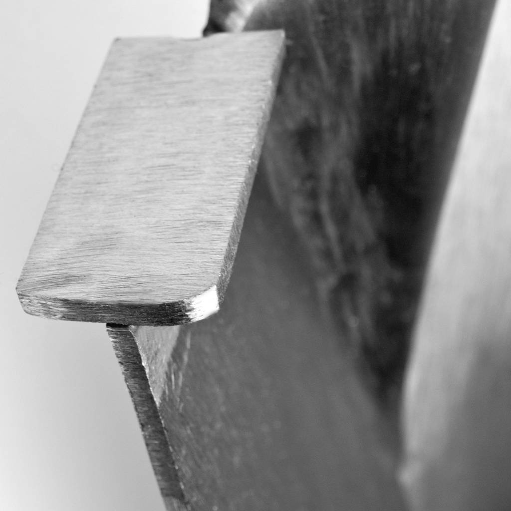 Sneeboer D-Handle Steel Spade With Steps, close-up of steps