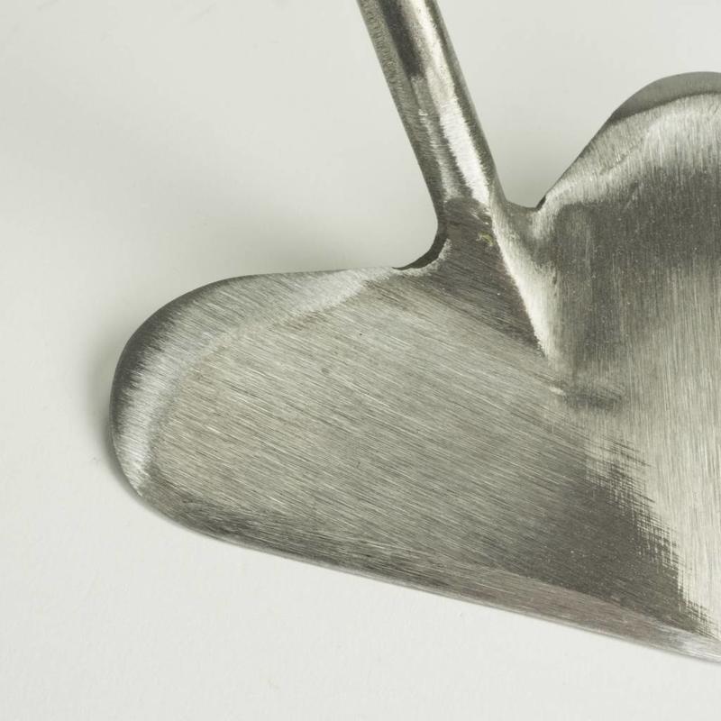 Sneeboer Heart Shaped Push Hoe close-up of blade