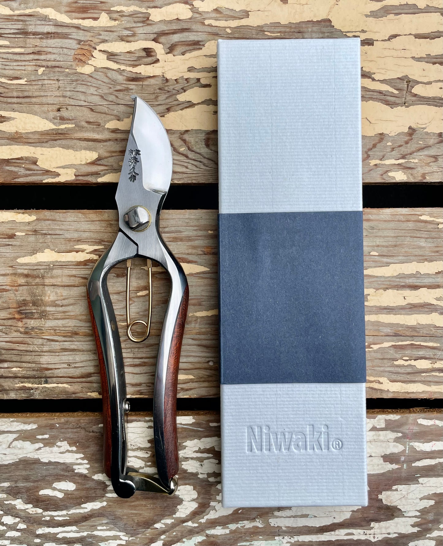Japanese Carbon Steel Kurumi Secateurs & Box