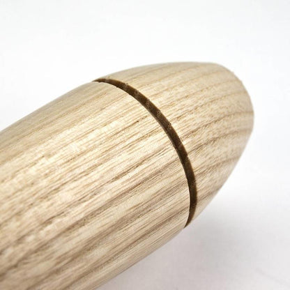 Sneeboer Lawn Edger close-up of end of handle