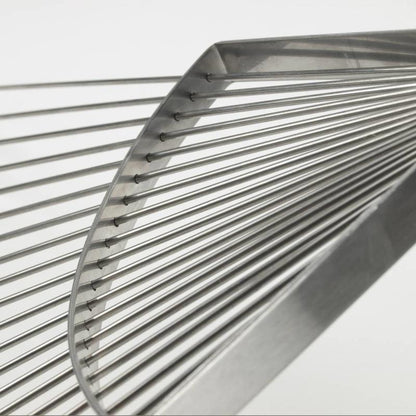 Sneeboer Leaf Rake 20 tines close-up of tines