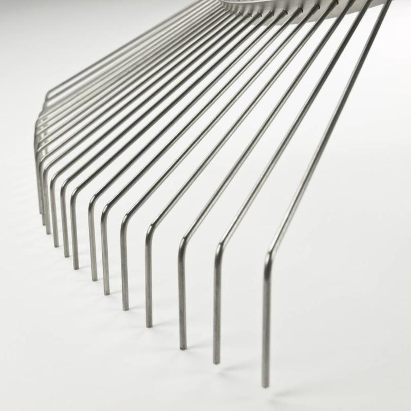 Sneeboer Leaf Rake 20 tines close-up of tines