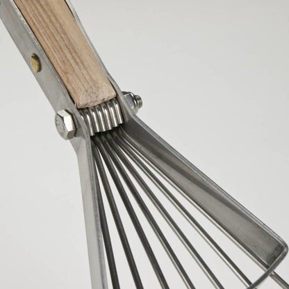 Sneeboer Narrow Leaf Rake - 7 tines handle attachment
