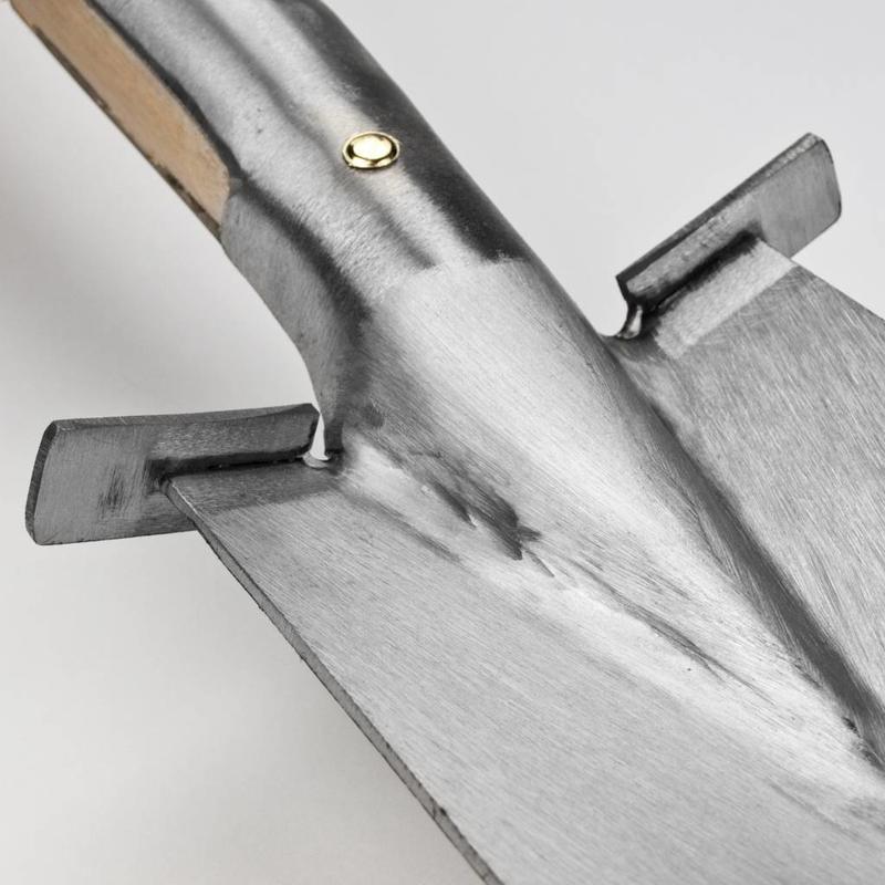 Sneeboer Narrow Spade with steps, close-up of steps