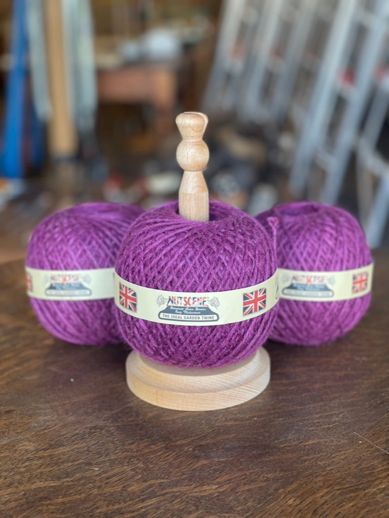 Nutscene Heritage Twine Ball & Cutter Stand