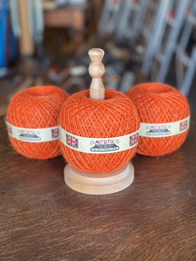 Nutscene Heritage Twine Ball & Cutter Stand