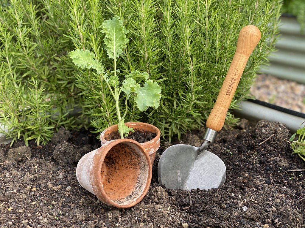 Sneeboer Monty Don Planting Trowel Victoria BC Canada Gardener's Kit