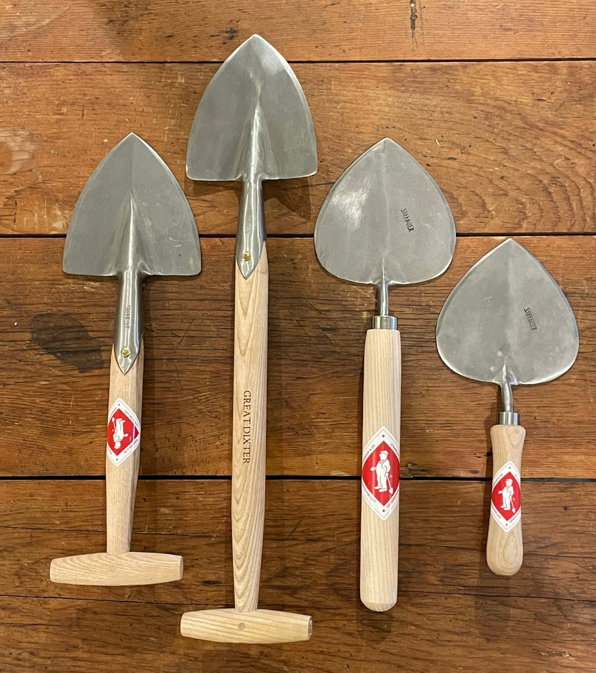 Sneeboer Great Dixter Short Fork, Old Dutch Trowels & Perennial Spade on a wooden table
