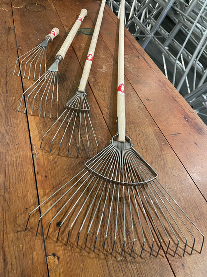 Display of all Sneeboer Leaf Rakes with short and long handles