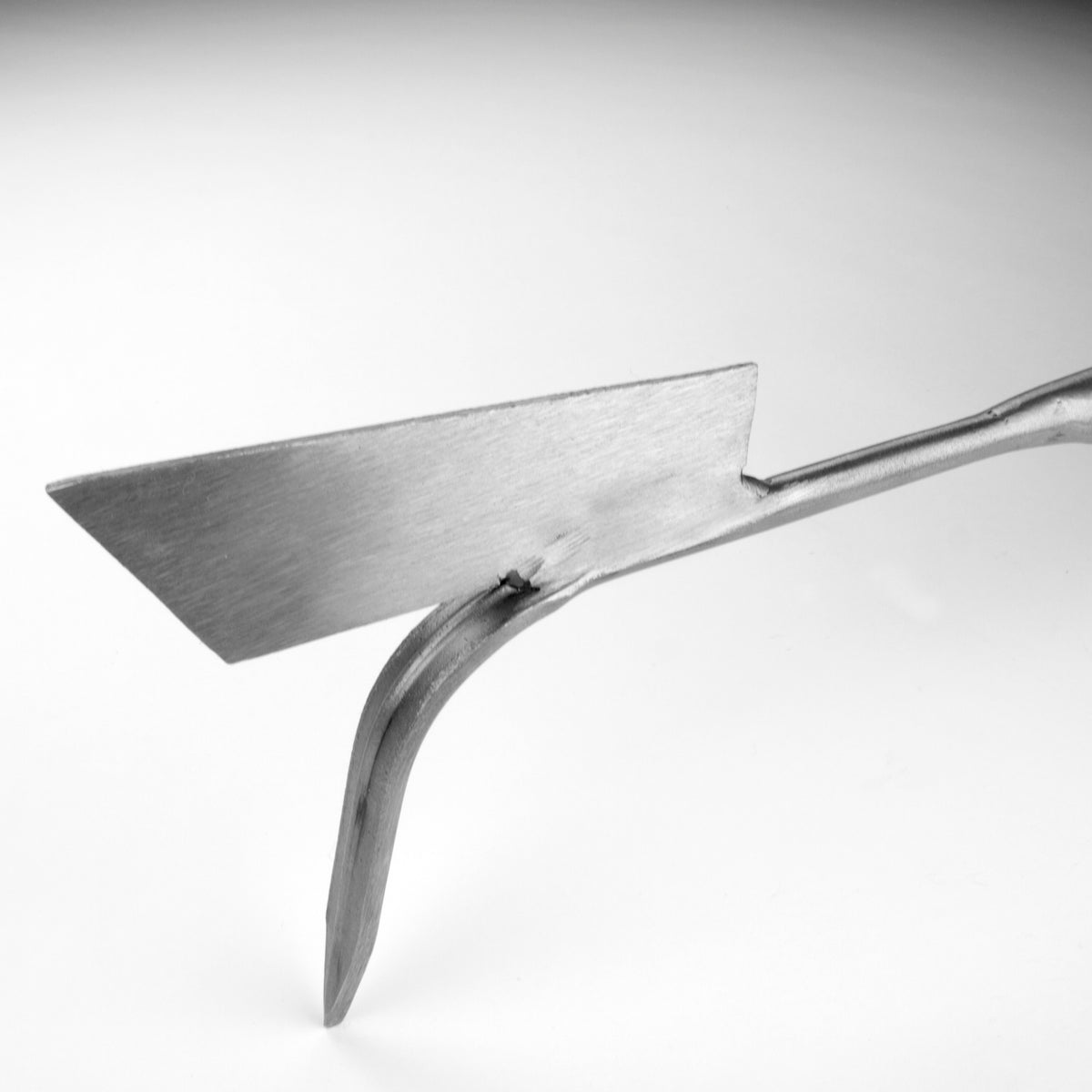 Sneeboer Stone Scratcher with Knife, close-up of head