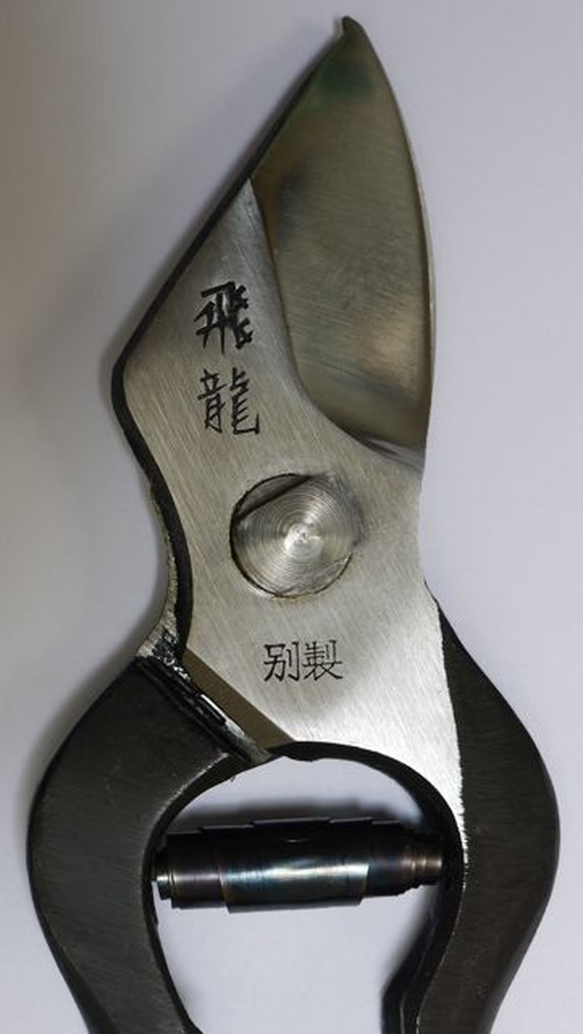 Close-up view of Tobisho Hiryu Secateurs