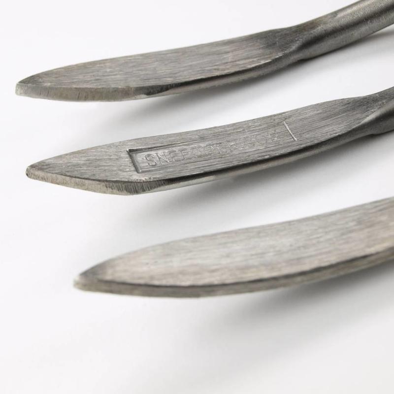 Close-up of Sneeboer Weeding Fork tines